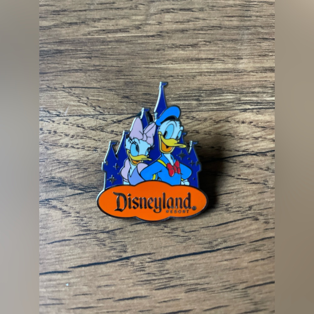 Donald and Daisy Disneyland Pin